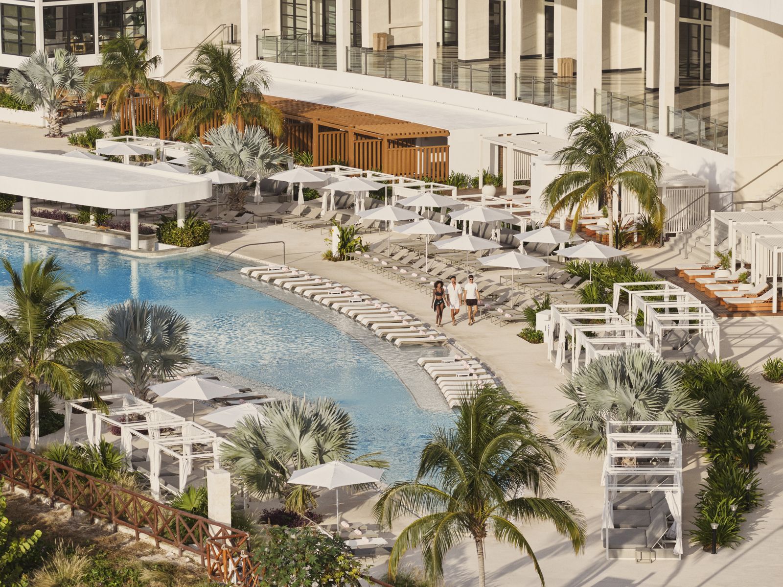 Albercas de AVA Resort Cancun